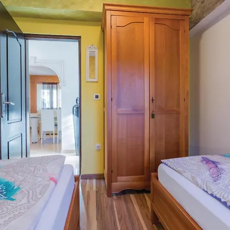 Apartment 2 Bedroom Nice Apartment In Porec