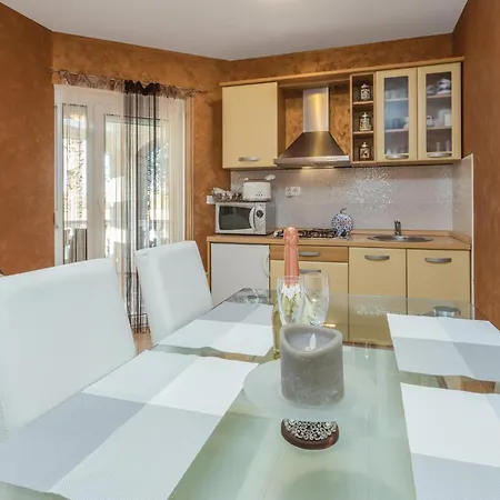 Apartment 2 Bedroom Nice Apartment In Porec Porec