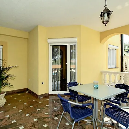 2 Bedroom Nice Apartment In Porec Apartment *