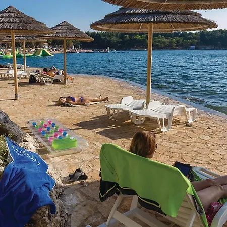 2 Bedroom Nice Apartment In Porec *