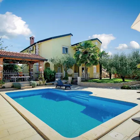 Apartment 2 Bedroom Nice Apartment In Porec Porec