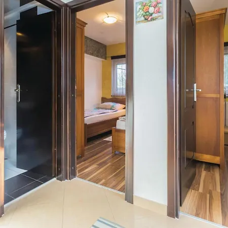 Apartment 2 Bedroom Nice Apartment In Porec