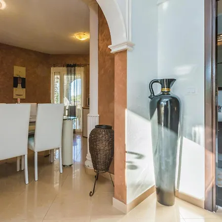 2 Bedroom Nice Apartment In Porec Apartment