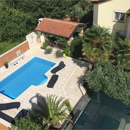 Apartment 2 Bedroom Nice Apartment In Porec *