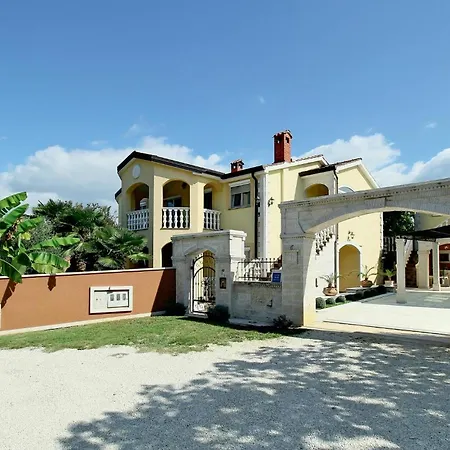 Διαμέρισμα 80 With Outdoor Swimmingpool Πόρετς