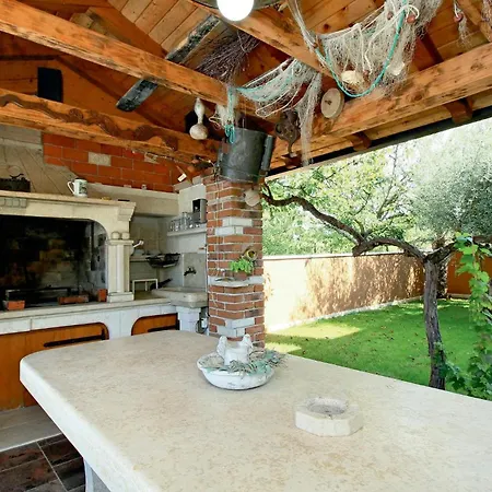 2 Bedroom In Apartmán Poreč